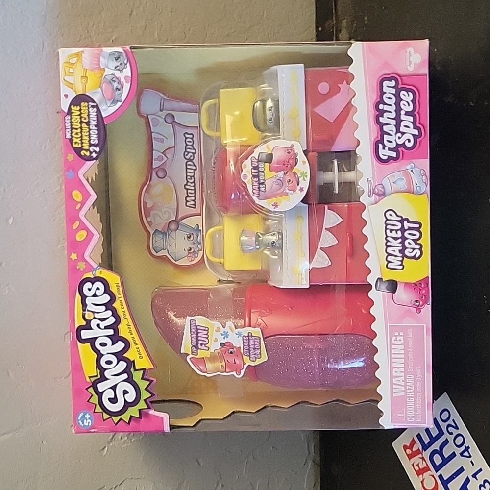 SHOPKINS Makeup Spot Fashion Spree w 2 Exclusive Shopkins